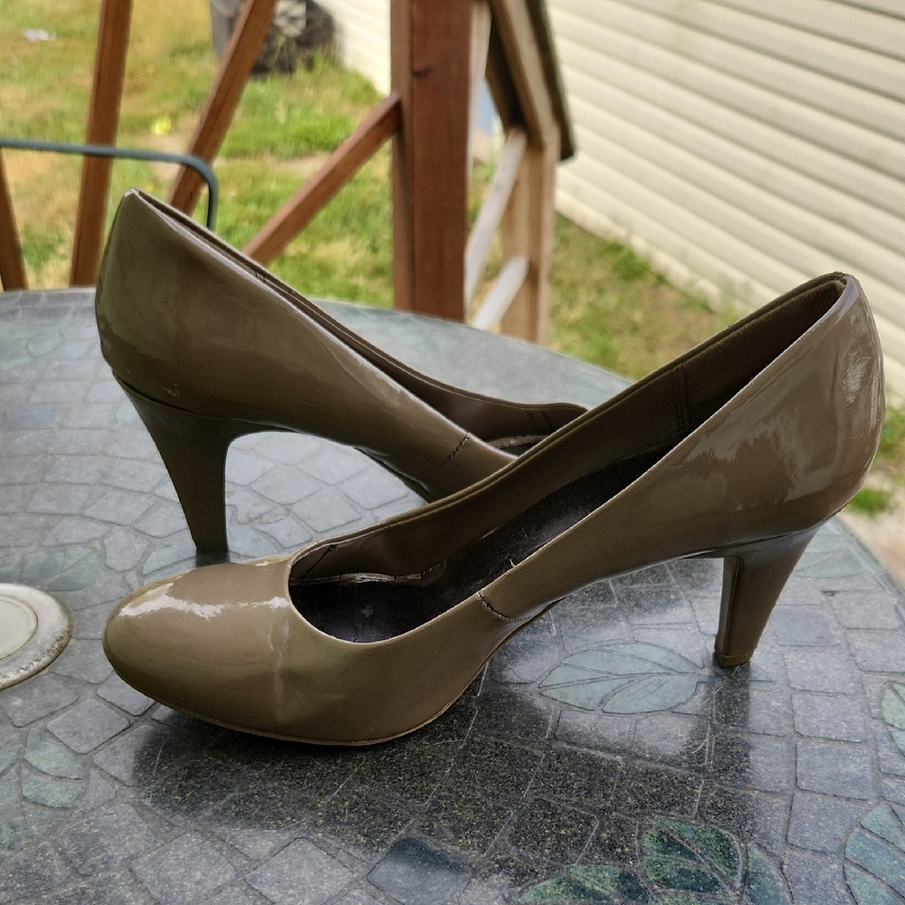 Taupe Comfy Pumps Heels